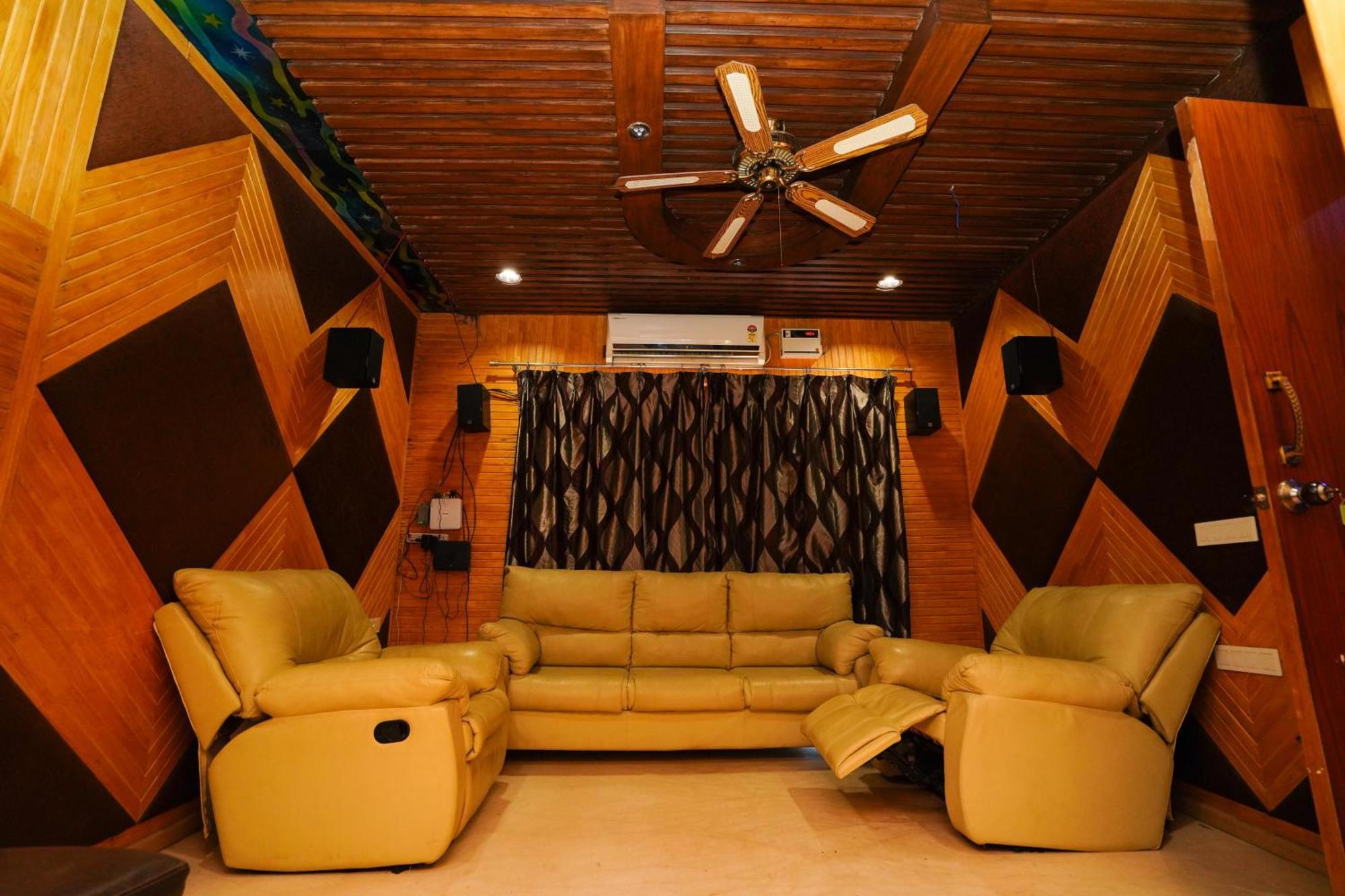 Golden Villa - Duplex House With Private Theater - Near To Alipiri And Bhudevi Ttd Ticket Counter And Kapilateertham Tirupati Buitenkant foto